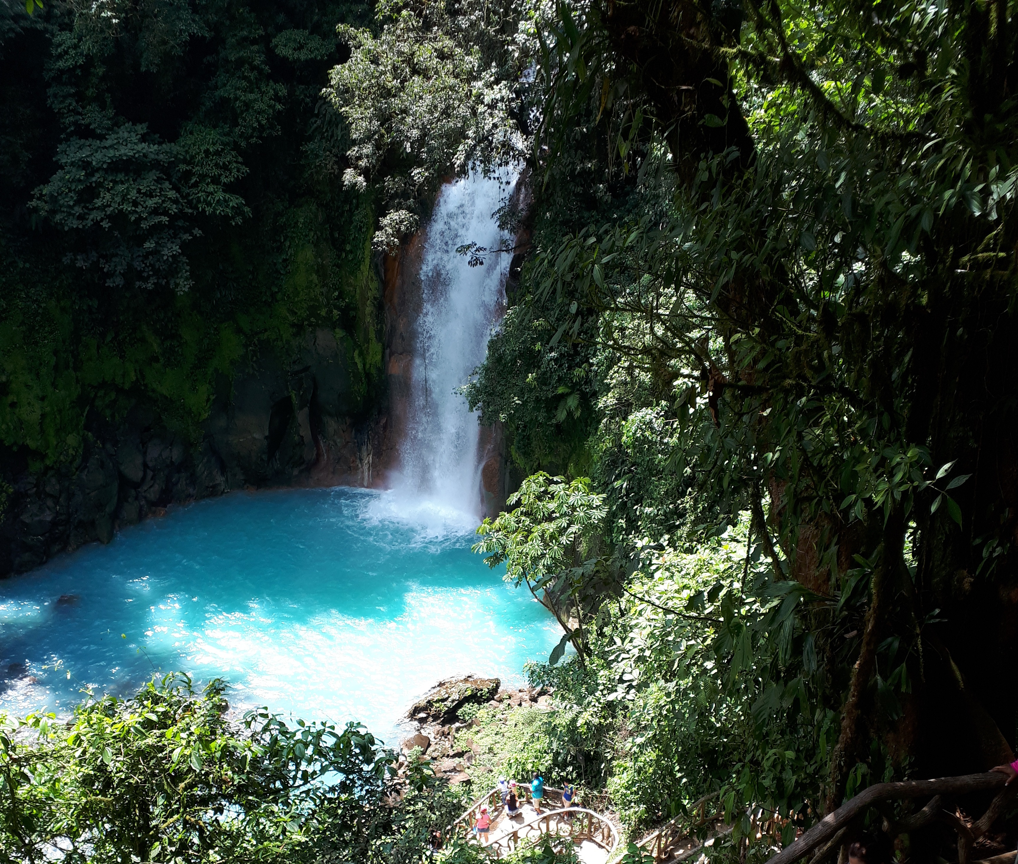 Caminata en Río Celeste