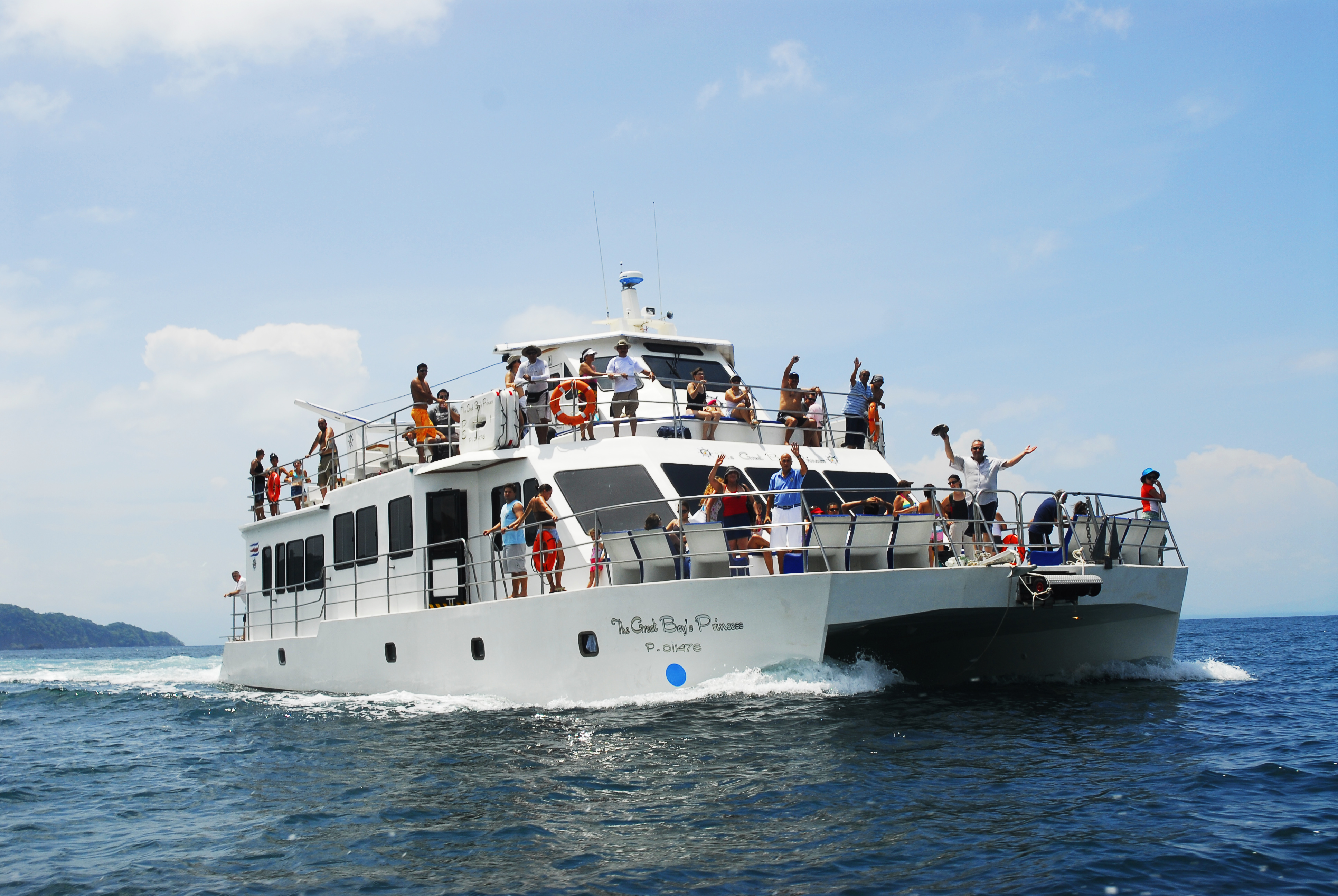 Tour a Isla Tortuga en Catamarán  "BAY PRINCESS"